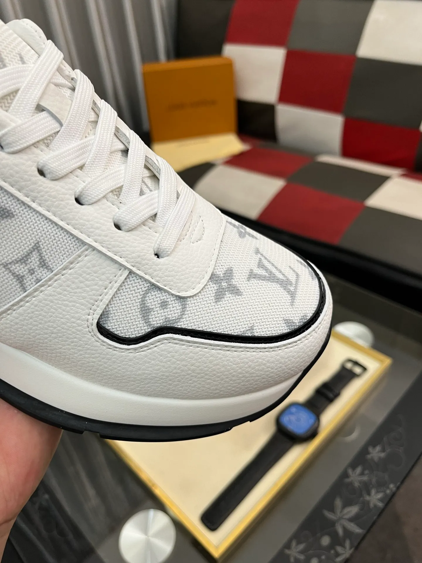 Men's men's shoes💰458⌚️⌚️ Loui* Vuitto* - Louis ** donkey's new color men's trainer sneakers, this LV Trainer sneaker is made of calfskin and breathable mesh, showing pure colors, the #54 logo on the back traces the brand's birth in 1854, the designer's handwritten brand logo embellishes one side, virgil Designed by abloh himself, it is a very commemorative sneaker. The new LV Louis Vuitton loui* vuitto* trainer sneaker low casual sports culture versatile basketball sneaker. Size: 38-444️⃣Colors available